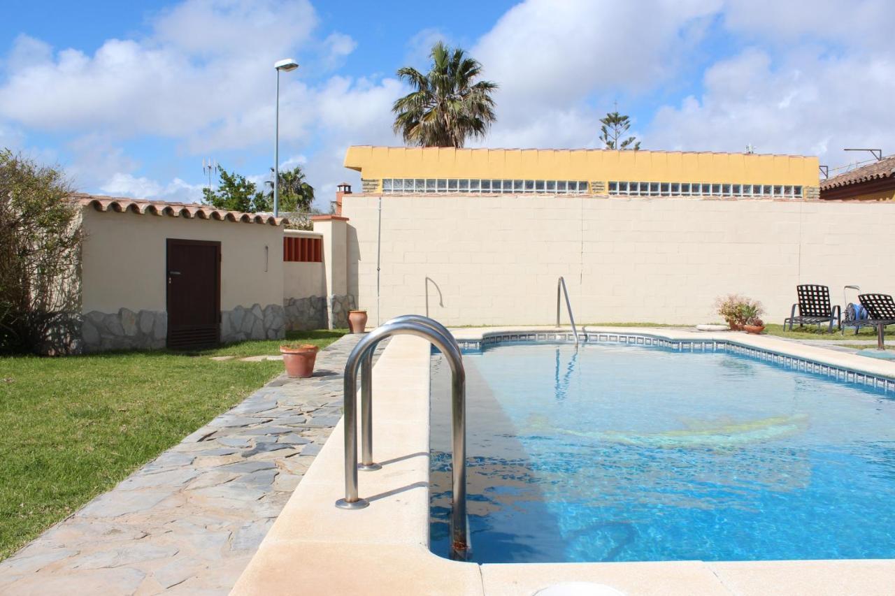 הוילה צ'יקלנה דה לה פרונטרה Chalet Marisma Con Piscina Privada מראה חיצוני תמונה