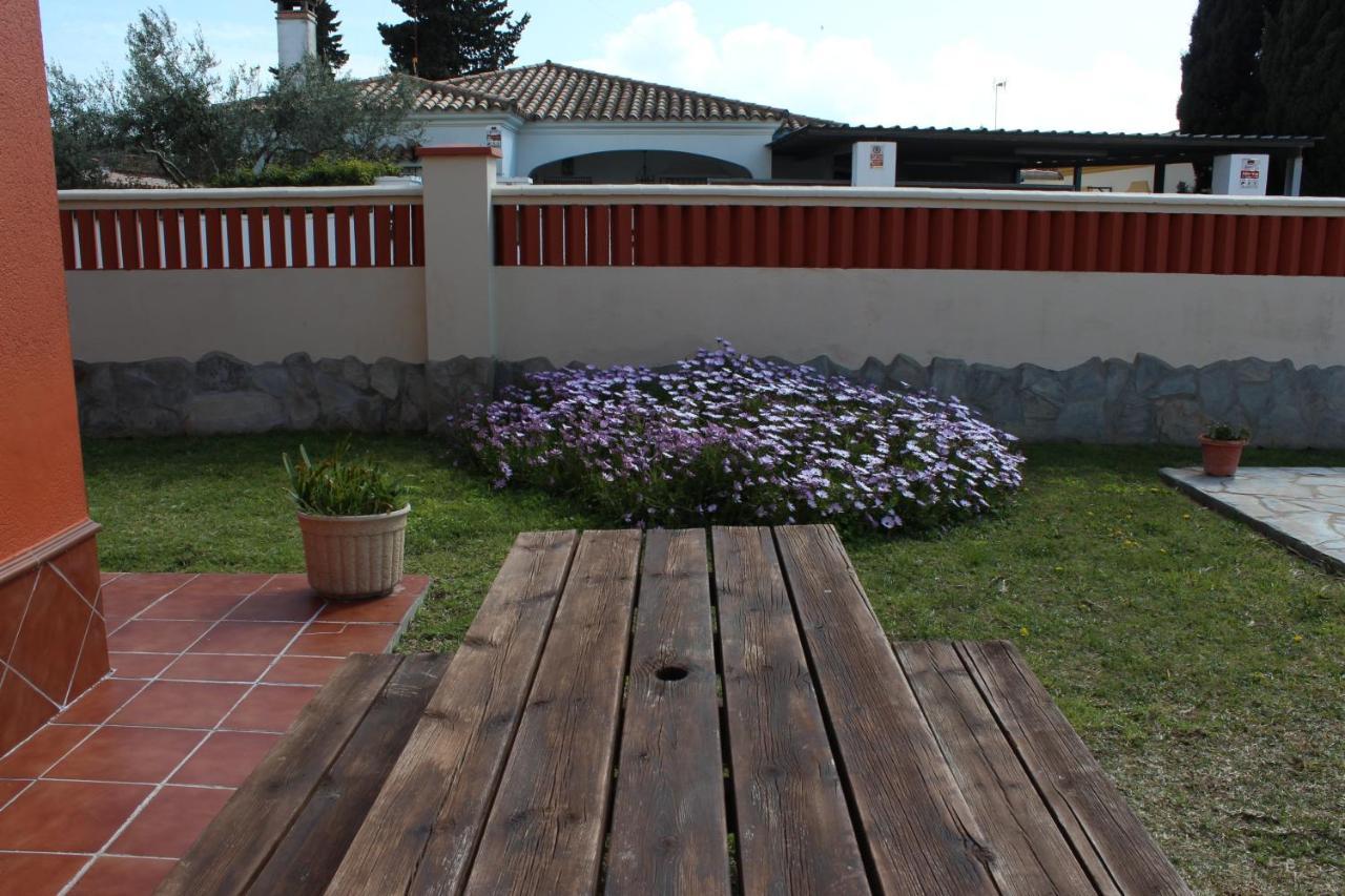 הוילה צ'יקלנה דה לה פרונטרה Chalet Marisma Con Piscina Privada מראה חיצוני תמונה