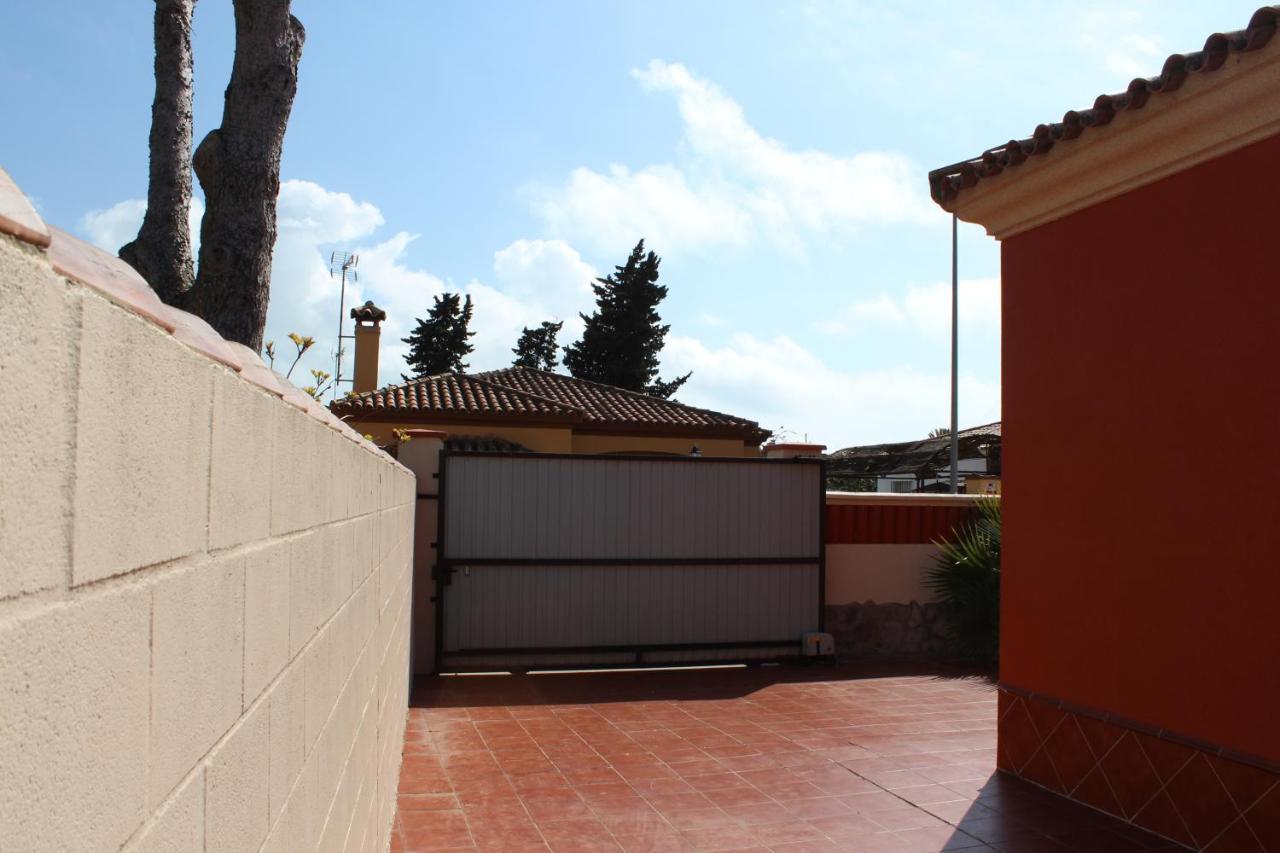 הוילה צ'יקלנה דה לה פרונטרה Chalet Marisma Con Piscina Privada מראה חיצוני תמונה