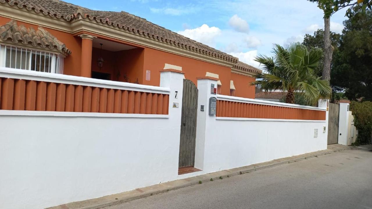 הוילה צ'יקלנה דה לה פרונטרה Chalet Marisma Con Piscina Privada מראה חיצוני תמונה