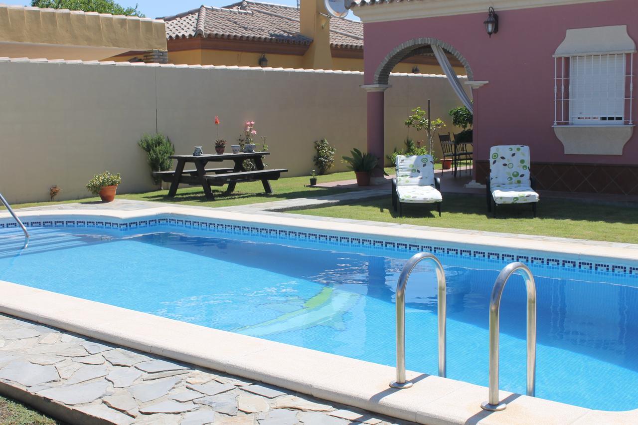 הוילה צ'יקלנה דה לה פרונטרה Chalet Marisma Con Piscina Privada מראה חיצוני תמונה